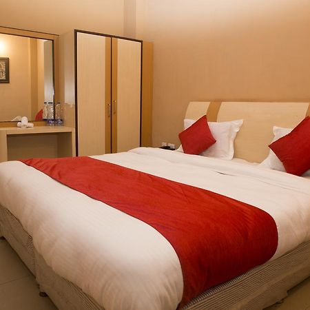Oyo 3345 Shubham Beach Hotell Puri Exteriör bild