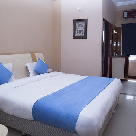 Oyo 3345 Shubham Beach Hotell Puri Exteriör bild